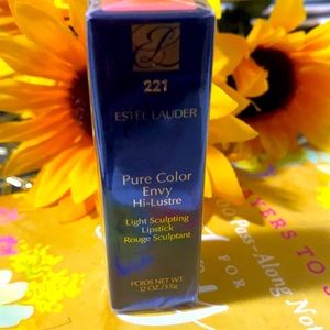 Estée Lauder lipstick #221 rouge sculpture